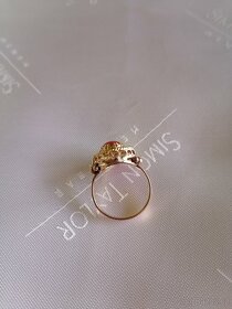 Zlatý starožitný prsten s pravým korálem - 6