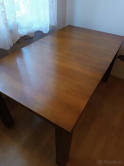 Prodám masivní málo užívaný rozkládací jídelní stůl - 6