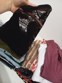 Balík oblečení S/M daruji za odvoz - 6