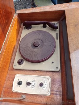 Rádio s gramofonem zn. Tesla typ: 512074 - 6
