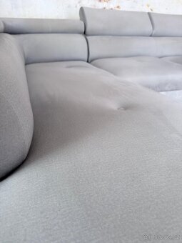 Sedací souprava světle šedé barvy - 6