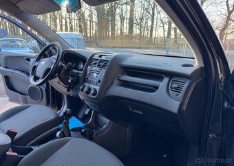 Kia Sportage 2.0 16V benzín manuál 104 kw - 6