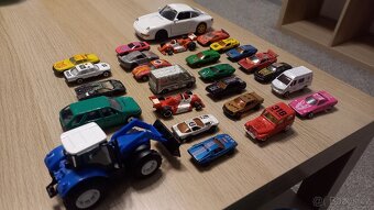 PORSCHE + další sbírka angličáků + traktor - 6
