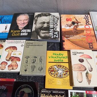 Knihy o houbách a jiné žánry . - 6