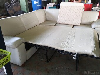 Kožená bílá sedačka - 6