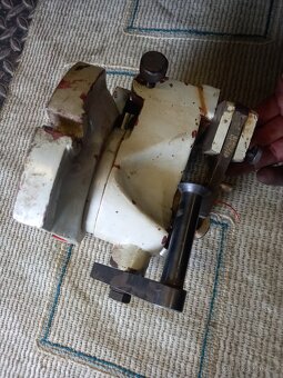 Bruska BN102 - přípravek na podsoustružené frézy - 6