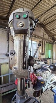 Prodávám Použitá vrtačka VS 32 B, r. v. 1988 - 6