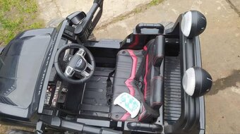 Elektrické autíčko Ford Ranger Monster Truck 4x4 Černé s LCD - 6