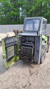 Smykový nakladač Locust 301 - 6