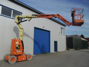 Kloubová pracovní plošina JLG E300AJP - 6