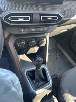 Dacia Sandero 1.0 i 67kw km42tis rok 2024 - 6