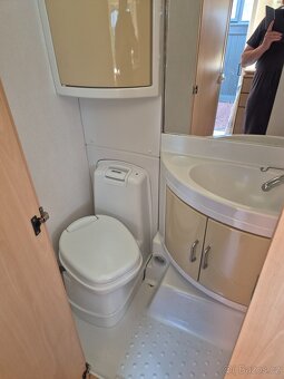 Prodám obytný přívěs CHATEAU CALISTA 430 +NOVÝ NAFUKOVACÍ ST - 6