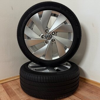 VW GOLF VIII 8 5x112 R17 ET51+LETNÍ 225/45R17 6mm - 6