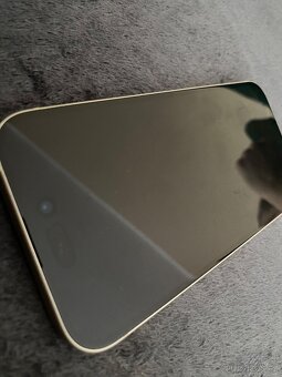 iPhone 15 žlutý - 6