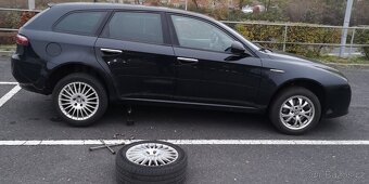 Alfa Romeo 159 1.9jtdm 110kw na díly nebo opravu - 6