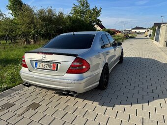 Mercedes-Benz E55 AMG V8 kompresor - 6