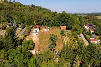 Prodej pozemku pod Kunětickou horou 1128m2, ev.č. 00037 - 6