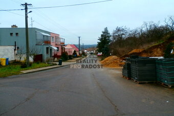 Prodej stavebního pozemku 344m2 se stav.pov. v Hodonicích, n - 6