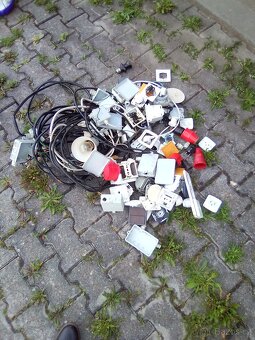 elektro zásuvky světla vypínače starší použití - 6