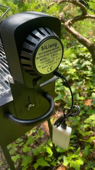 Gril s jehlou a motorkem na otáčení masa - 6