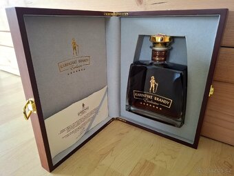 Karpatské Brandy Exclusive 40% 0,7l Nové dřevěný box - 6
