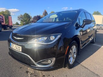 Chrysler Pacifica 3,6 RU Touring L Kůže 2018 DPH - 6