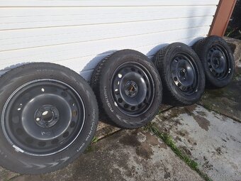 Originální zimní sada. Pneu 195/60 R16+disky a poklice. - 6