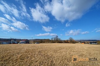 Prodej stavebního pozemku 3711 m² Lanžov - 6