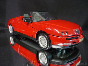 Alfa Romeo V6 Spider Maisto 1/18 - 6