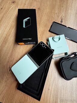 Prodám Samsung Galaxy Z Flip 6 - 6