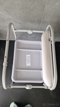 Přebalovací stolek s vaničkou Cuddle & Bubble - 6