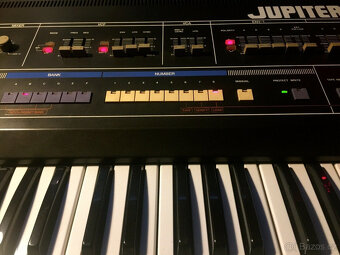 Roland Jupiter 6 - Vintage analogový syntezátor s MIDI, 6 hl - 6