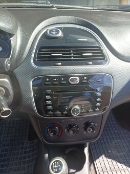 Fiat Punto Evo, 1.4i (benzín) 57kw. Nová STK BEZ KOROZE - 6