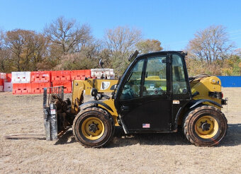 Teleskopický vysokozdvižný vozík Caterpillar TH255, rok výro - 6