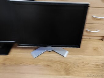 Funkční DELL monitory až 24" USB,DP,DVI a VGA - 6