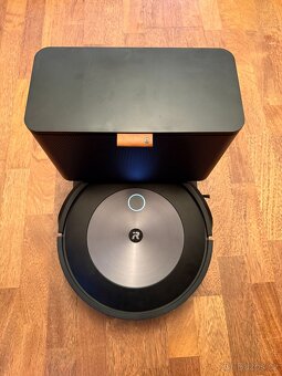 iRobot Roomba j7+. TOP STAV - 6