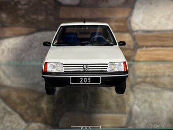 Peugeot 205 Junior bílá - 6