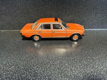 Mercedes Benz 230 E w123 1:18 - 6
