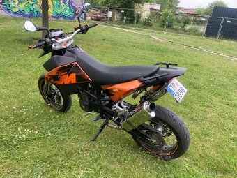 Ktm 690 Sm 46kw po servisu nová stk do 6/2029 bez investic - 6
