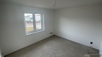Prodej rodinného domu 5+kk v obci Šanov. Cena zahrnuje provi - 6
