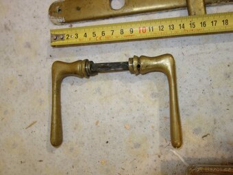 Stará mosazná klika od dveří č.2 - 6