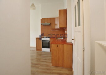 Pronájem bytu 2+kk, 42m2, 3. patro bez výtahu, ul. Plaská, P - 6