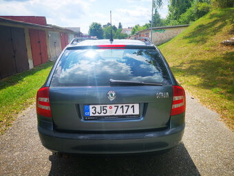 ŠKODA OCTAVIA COMBI 2,0 TDI Elegance - 6