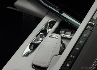 Chevrolet Corvette Stingray Convertible - 6