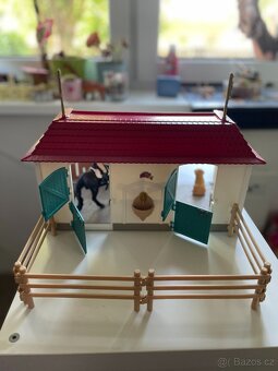 Schleich velký dům se stájí - 6