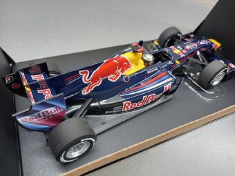 F1 RED BULL RB6 2010 SEBASTIAN VETTEL MINICHAMPS 1:18 - 6