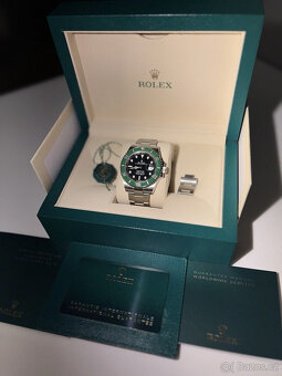 Originální Rolex Submariner Date 2023 Green Lunette LC 100 - 6