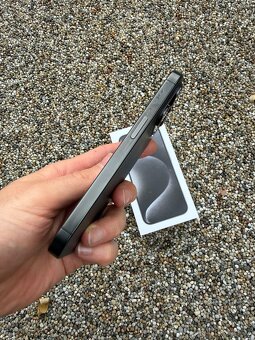 IPhone 15 pro Black - 6