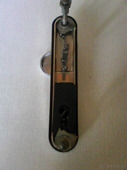 Bezpečnostní dveřní kování a přídavný zámek FAB - 6