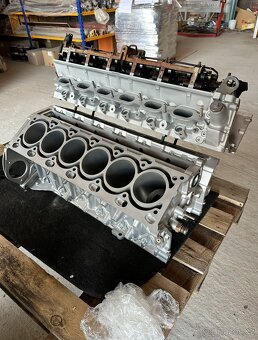 Blok motoru V12 - 6
